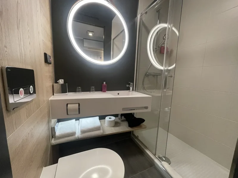 Badkamer, met matige douche