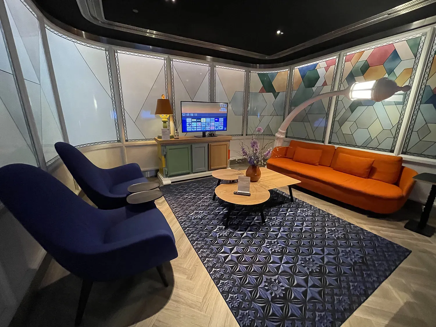 VIP service Canal Lounge