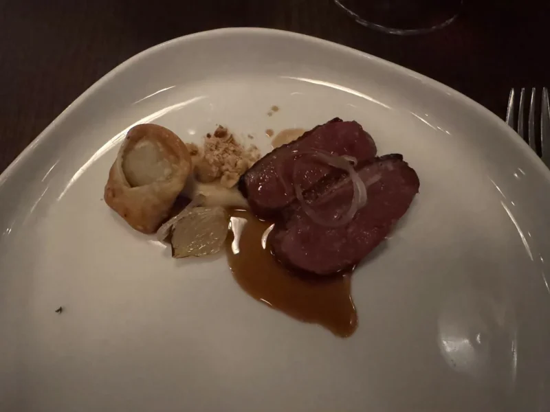 Eend met kweepeer, zilverui en koolrabi