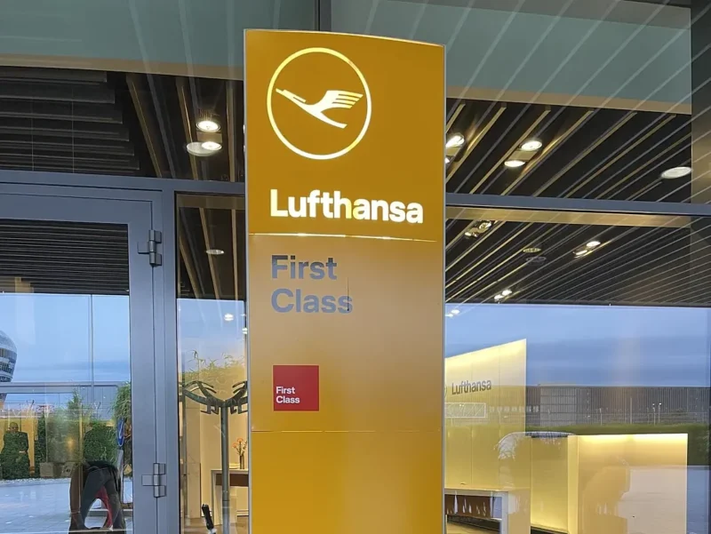 Entree First class terminal