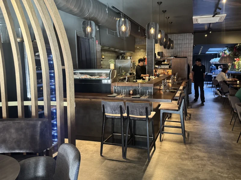 Moderne inrichting met sushibar