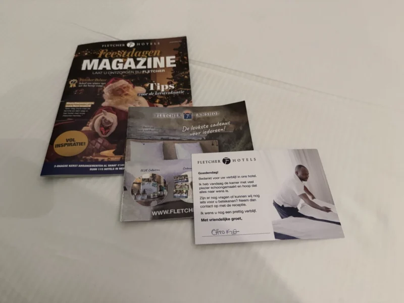 Magazines op het bed
